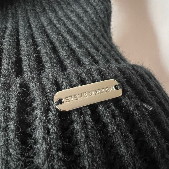 Steve Madden Women's Wide Cuff Ribbed Knit Faux Fur Pom Black Beanie - Picture 4 of 4